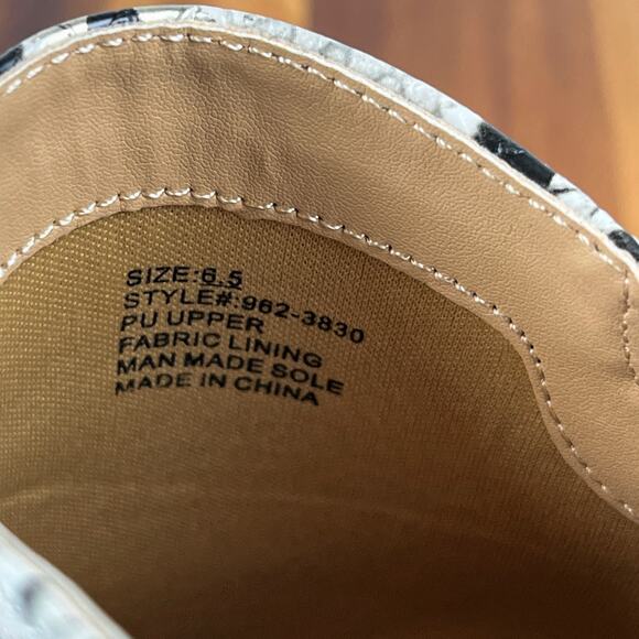 New York & Co Kate Flat Mule Snakeprint Ivory Womens Size 6.5 Flats Mules Shoes - Picture 9 of 16